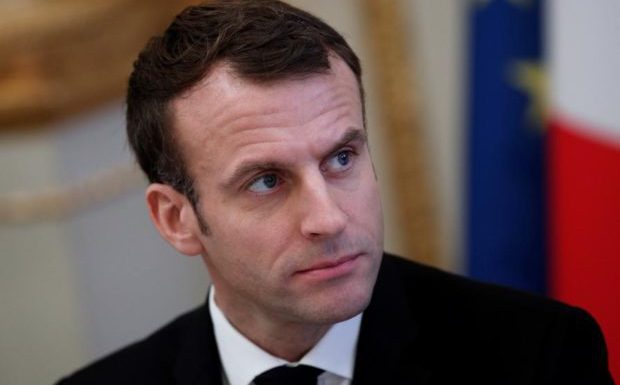 Macron dénonce les derniers gilets jaunes et la « montée des forces nationalistes »