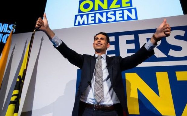 Élections fédérales en Belgique : Très forte percée du Vlaams Belang, classé à l’extrême-droite, en Flandre (MàJ : leur site internet victime d’une attaque informatique)
