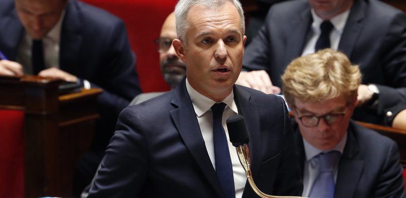 Le président de l’Assemblée nationale chahuté par des Gilets jaunes dans le Tarn