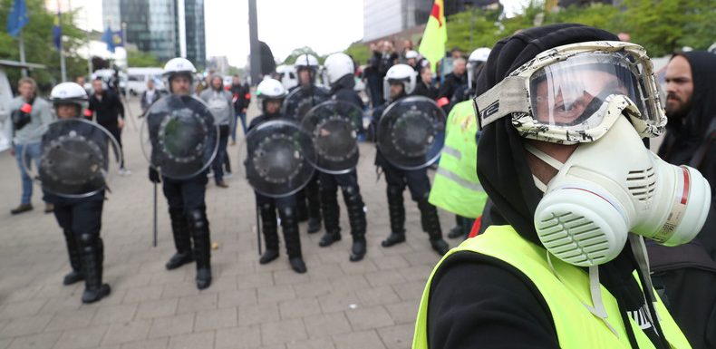 Des Gilets jaunes manifestent à Bruxelles, de nombreuses interpellations (VIDEOS)