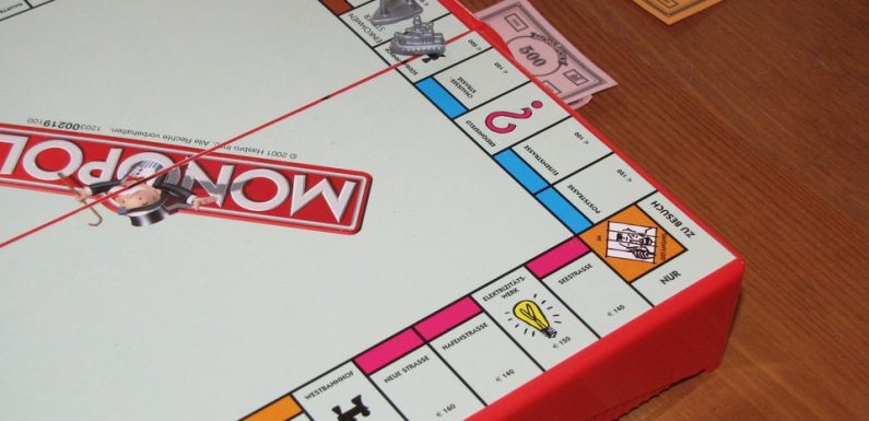 Logements: Le jeu du Monopoly remis au goût du jour avec les prix actuels des Airbnb parisiens