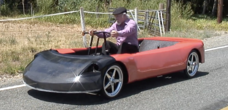 Cet ingénieur américain a créé HumanCar : une voiture électrique qui se recharge à la force des bras