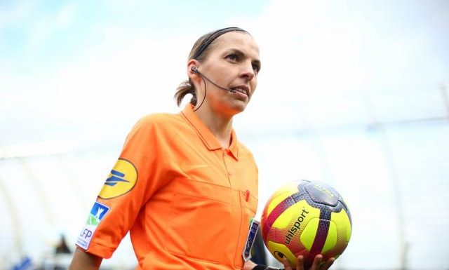 Stéphanie Frappart, première femme à arbitrer en Ligue 1 : «Une bonne première»