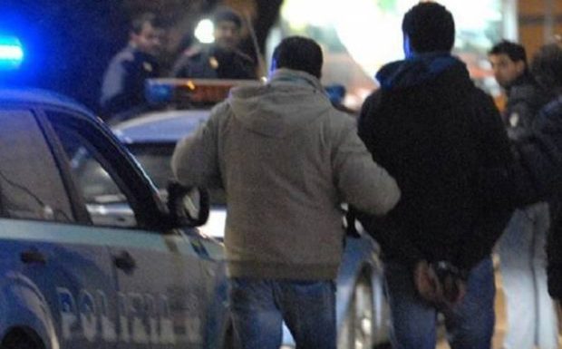 Italie : Un migrant gambien arrêté pour avoir tabassé un policier, il avait obtenu un titre de séjour pour « raisons humanitaires »