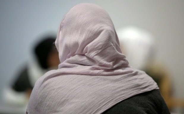 Allemagne : une employée voilée de l’Office des réfugiés rejette la demande d’asile de chrétiens irakiens