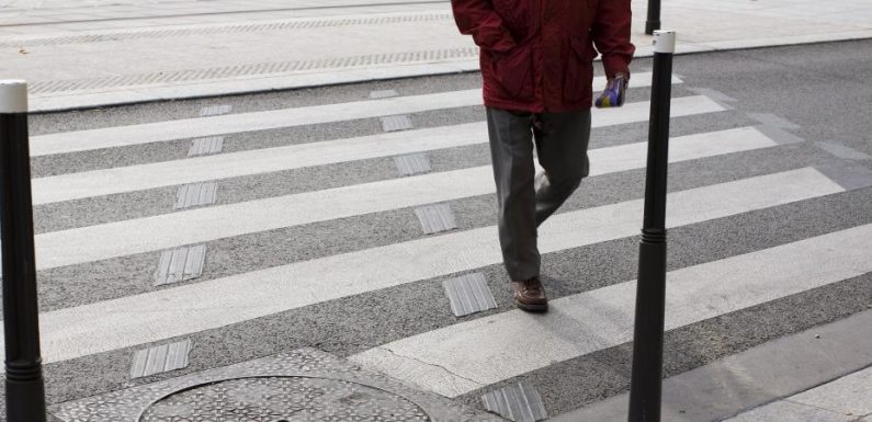 Paris : un conducteur en garde à vue après avoir agressé un aveugle à qui il avait refusé la priorité