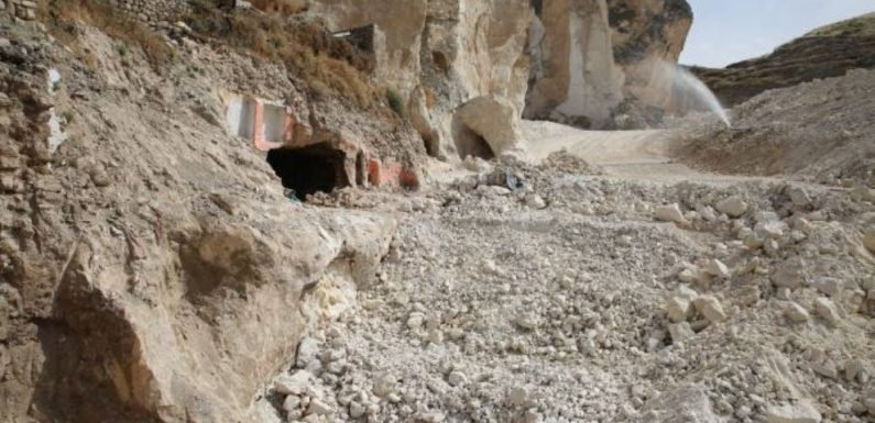 Hasankeyf : une grotte vieille de 10.000 ans recouverte de béton