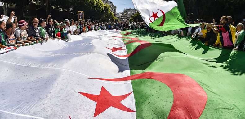 Algérie : l’opposition tente de se faire une place sur la nouvelle scène politique (VIDEO)