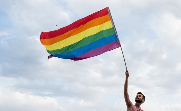Homophobie: les personnes LGBT mieux acceptées par la société française mais…