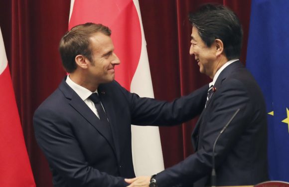 Au Japon, Macron et Abe affichent leur complicité