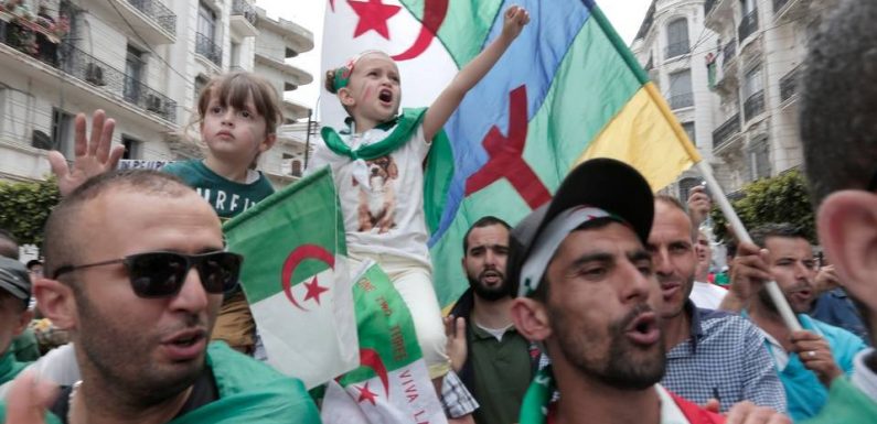 Algérie: Les manifestants avec le drapeau berbère arrêtés lors du 18e vendredi de protestation