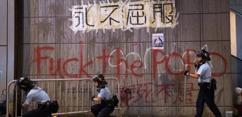 Manifestations à Hong Kong: La police menace de sévir après le blocage «illégal» de son QG