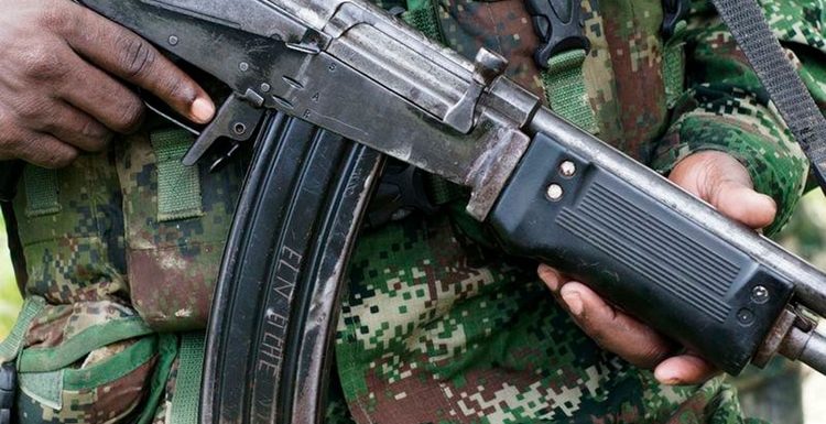 Grupos armados colombianos seducen a venezolanos desesperados