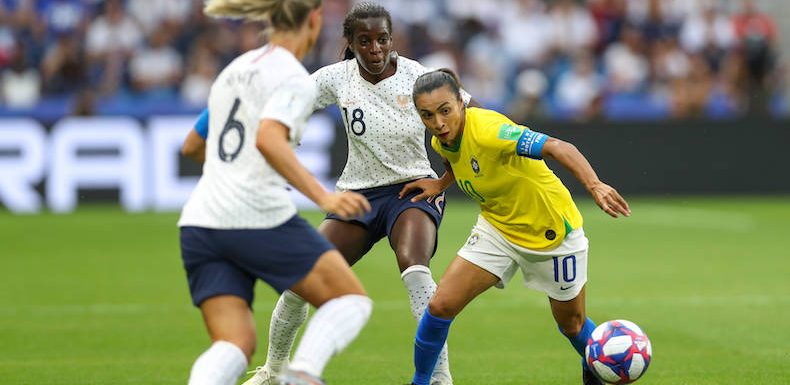 Coupe du monde de foot : et si les « féministes » cessaient de toujours comparer les joueuses… aux mecs ?