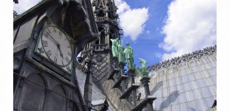 Une copie quasi-conforme de l’horloge de Notre-Dame