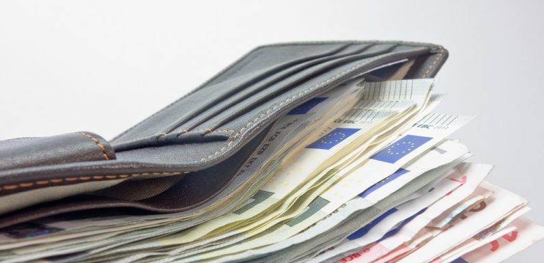 Civisme : 17 000 portefeuilles remplis de billets volontairement oubliés, combien sont rendus ?