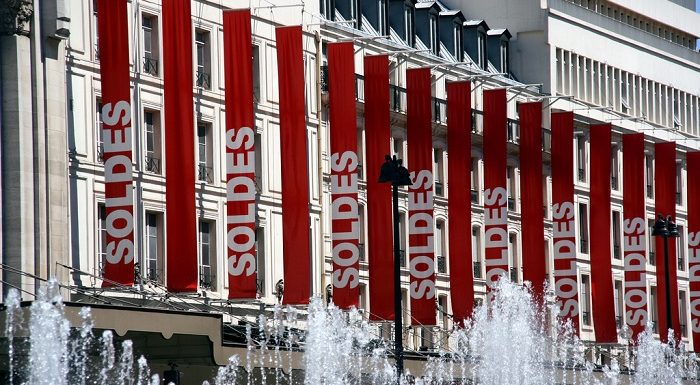 [Infographie] Les chiffres du gaspillage vestimentaire à avoir en tête avant de faire les soldes