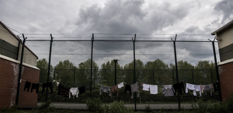 Migrants : trois sénateurs nous racontent l’horreur au Centre de rétention de Mesnil-Amelot