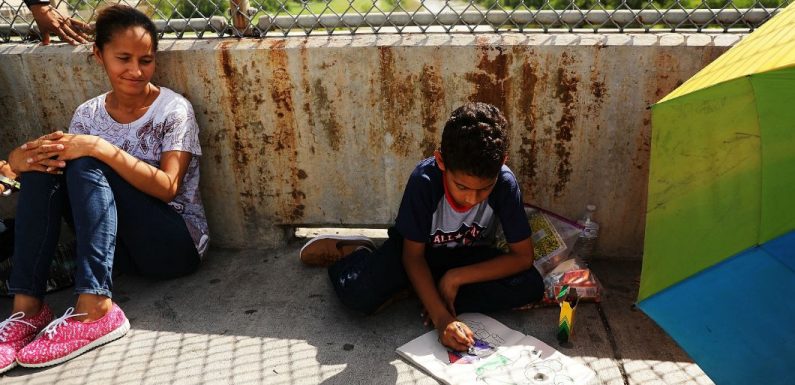 La police aux frontières américaine sépare les enfants des parents séropositifs