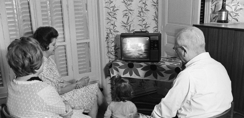 « On s’est tous retrouvé au milieu de la nuit » : vos souvenirs du premier pas sur la Lune à la télé