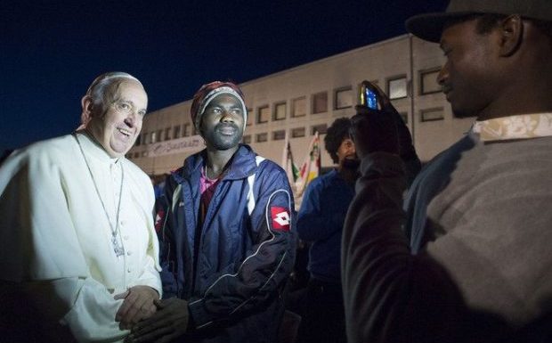 Ivan Rioufol : « Le Pape préfère les migrants aux Européens (…) Il transforme l’Église catholique en une super-ONG à la Soros »