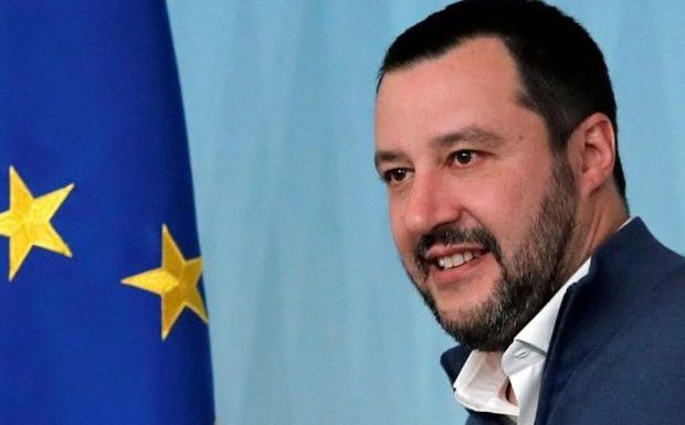 Salvini bloque 135 migrants sur un navire des garde-côtes italiens