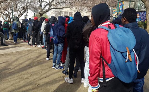 Migrants : le fichier biométrique des «mineurs isolés» déclaré conforme à la Constitution