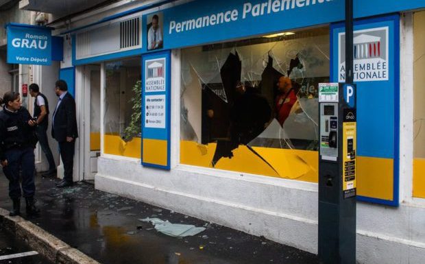 Perpignan : la permanence d’un député LRM prise pour cible par des «gilets jaunes»