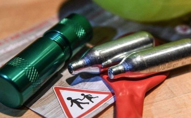« Gaz hilarant » chez les mineurs : le casse-tête des élus du Nord