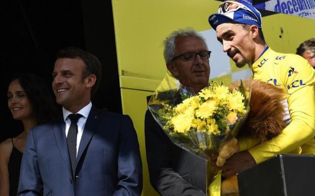Macron : “On est passé des Gilets jaunes au maillot jaune !”