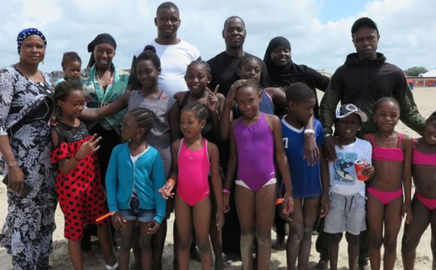 Deauville (14) : 180 Cergyssois profitent de la plage grâce à Cheik Sissoko