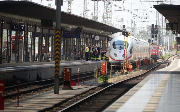 Allemagne : un enfant de 8 ans meurt poussé sous un TGV en marche, sa mère également jetée sur les rails, un migrant africain arrêté