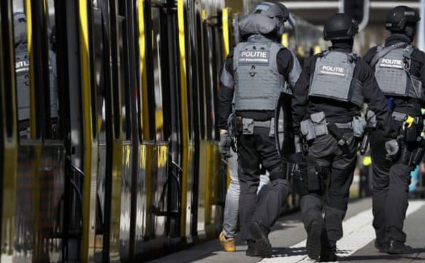 Pays-Bas : la police infiltrée par des gangs criminels, les policiers d’origine immigrée surreprésentés parmi les « corrompus »