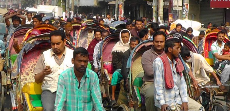 Au Bangladesh, l’interdiction des rickshaws provoquent débats et manifestations