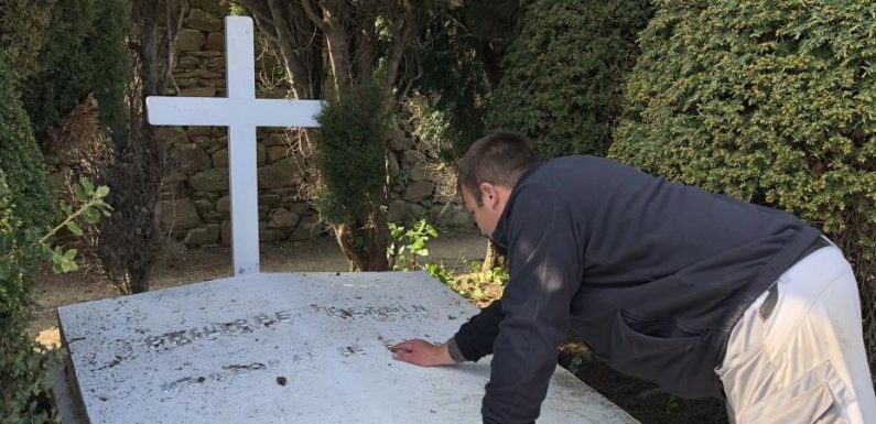 « Il y en a même qui viennent déféquer dessus » : sur l’île d’Yeu, « l’encombrante » tombe du maréchal Pétain