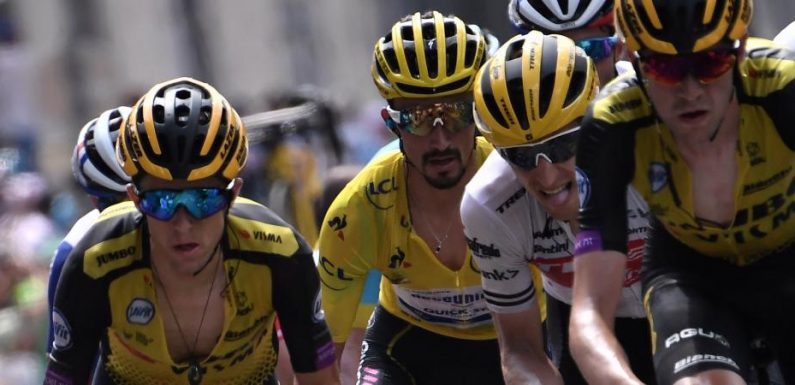 Séances de sauna, dix litres d’eau par jour… Comment les cyclistes du Tour de France affrontent la canicule