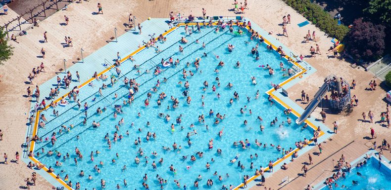 Violence, frottage et défécation: des piscines évacuées durant la canicule en France et en Allemagne