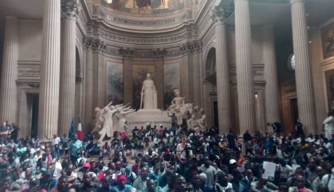 France: gilets noirs storm the Pantheon