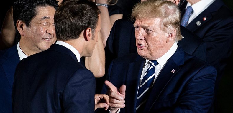 Taxe Gafa : Donald Trump fustige «la stupidité» d’Emmanuel Macron et menace de taxer le vin français
