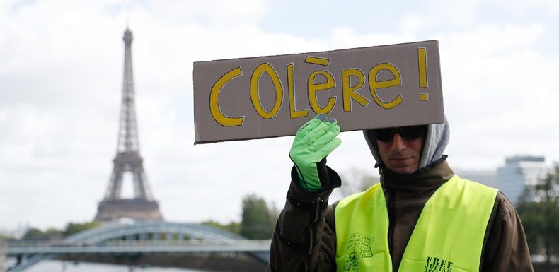 Plusieurs centaines de Gilets jaunes défilent à Paris, notamment contre la réforme des retraites