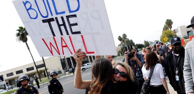 La Cour suprême américaine ouvre la voie à la construction du mur de Trump