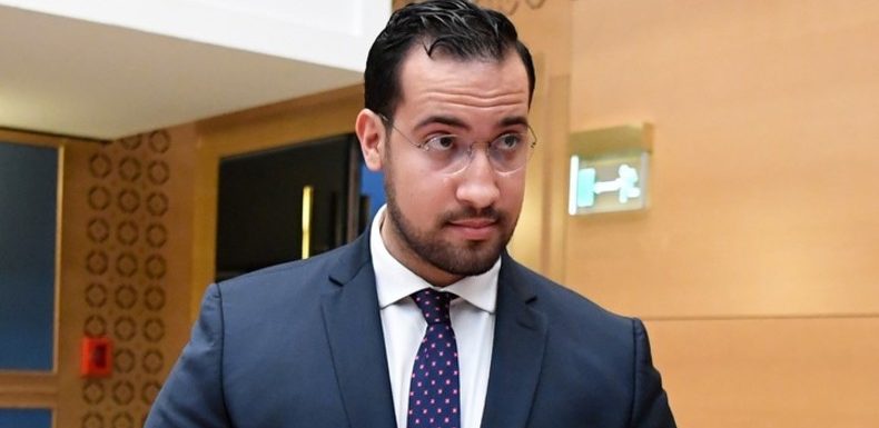 «Tous des cons Alexandre sois zen et fort» : le portable disparu de Benalla livre ses secrets