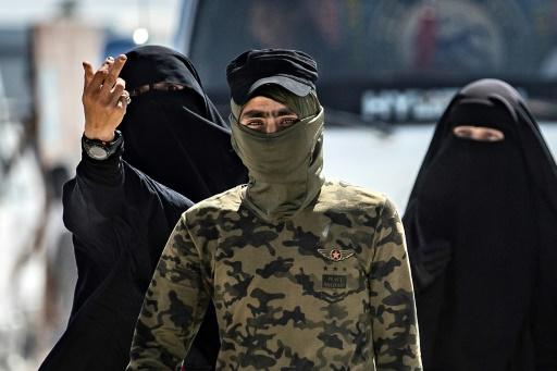 Gardes poignardés, tentatives d’évasions: le danger EI dans le camp syrien d’Al-Hol
