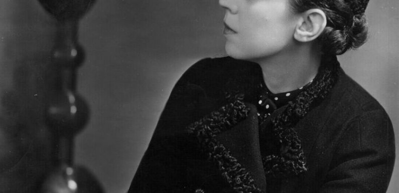 Elsa Schiaparelli (1890-1973), shocking life !