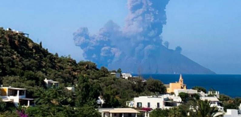 Italie: Deux fortes explosions et un panache de fumée… La puissante éruption du Stromboli a fait un mort