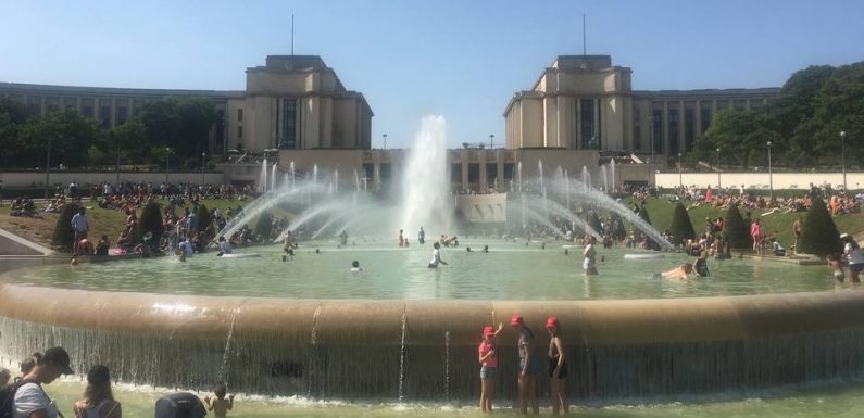 Paris: Le mercure monte, la fontaine du Trocadéro se transforme en piscine géante