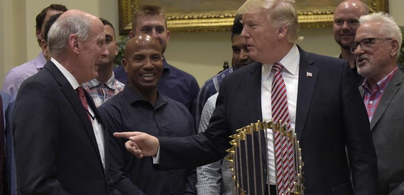 Etats-Unis: Trump se sépare du chef des services de renseignement