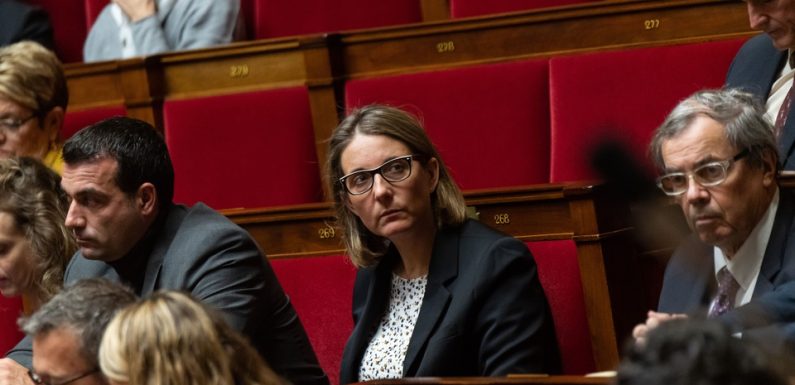 Vesoul: La permanence de la députée LREM Barbara Bessot-Ballot murée par des agriculteurs après son vote favorable au Ceta