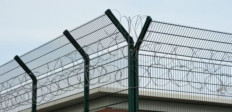 Projet d’attentat préparé en prison: Trois hommes, dont deux détenus, mis en examen