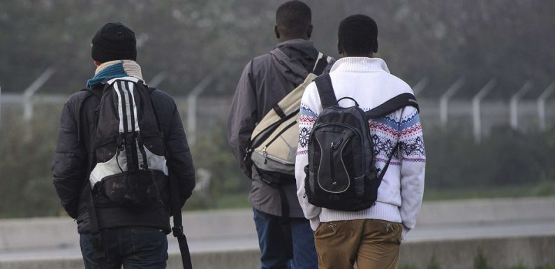 Calais: Deux ans de prison pour un routier qui transportait 20 migrants dans sa camionnette